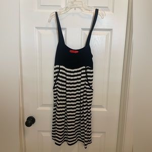Dress with pockets. Black and white strips. Size large